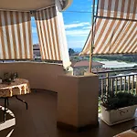 - Terrazzo Vivibile Vista Mare, Wi-fi E Box Gratuiti Apartman Vallecrosia