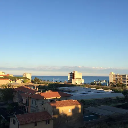 - Terrazzo Vivibile Vista Mare, Wi-fi E Box Gratuiti Lägenhet Vallecrosia