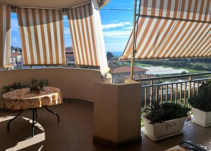 - Terrazzo Vivibile Vista Mare, Wi-fi E Box Gratuiti Appartement Vallecrosia