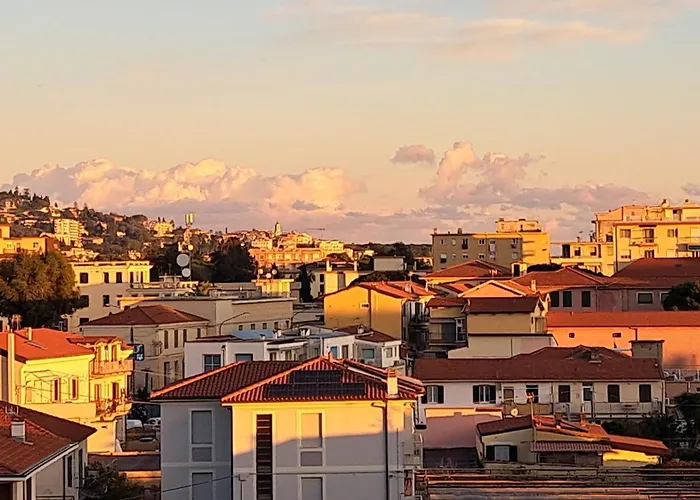 - Terrazzo Vivibile Vista Mare, Wi-fi E Box Gratuiti Apartamento Vallecrosia